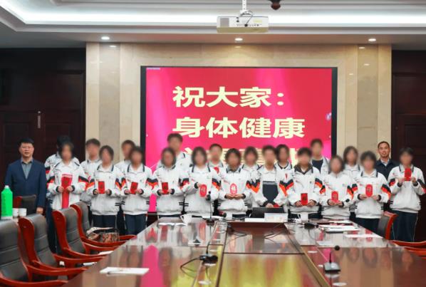 薪火相传｜第十五届陀曼助学金发放仪式温情启幕